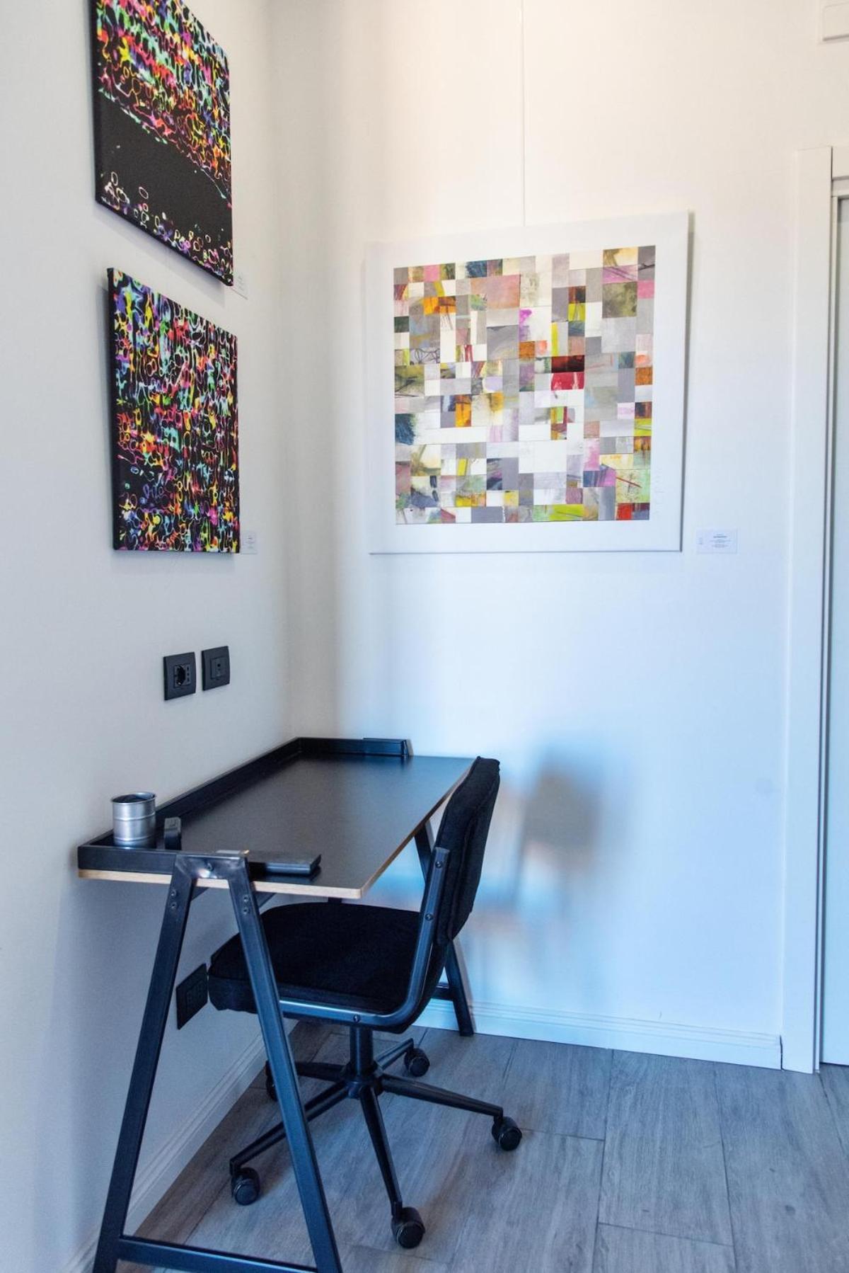 In An Art Gallery * Rom
